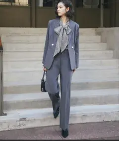 プリーツ裾ペプラムジャケット＆ワイドパンツセットアップスーツ グレー