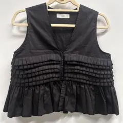 極美品 フリルベスト ブラック 綿100% レイヤード トレンド ショート丈