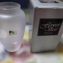 フラワーベレスの花瓶です。なかなか無いです。お見逃し無くです。東洋ガラス製です。