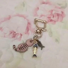 猫と魚のチャーム付きキーホルダー　キーチャーム　猫