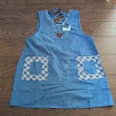 クマ刺繍付き青エプロン