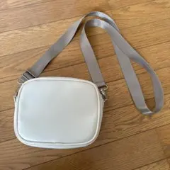 ホワイト ショルダーバッグ グレー ストラップ