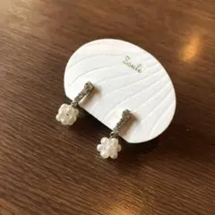 【No.86】可愛いクラシカル小花フラワーラウンドビジューイヤリング新品清楚上品