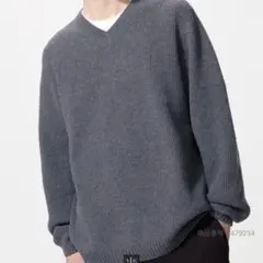 ユニクロ 3DスフレヤーンVネックセーター グレー