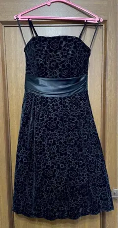 マリココウガ 黒の花柄刺繍ベルベット ショートドレス