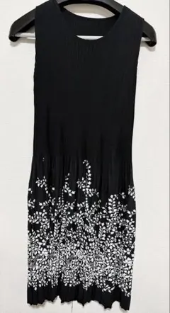 プリーツワンピース ノースリーブ 花柄 バイカラー M〜L ブラックロングワンピ