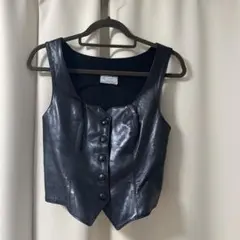 黒 合成皮革 ボタン付きベスト