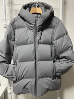 【美品】UNIQLOシームレスダウンパーカー