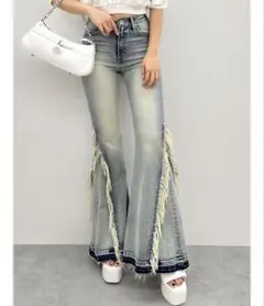 フリンジ付きライトブルーブーツカットデニム