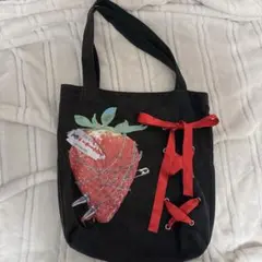 NUR DONATELLALUCCHI口紅刺繍の黒いハンドバッグ - メルカリ