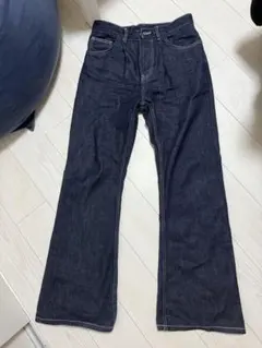 ZARA ダークブルーブーツカットデニム