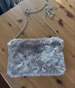 フェイクファーショルダーバッグ ゴールドチェーン　秋冬　バッグ　クラッチ　↓