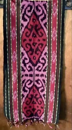 イカット柄のウォールデコレーション