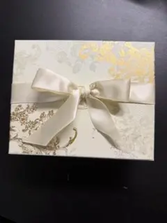 Van Cleef & Arpels ジュエリーBOX リボン バタフライ付き Van Cleef & Arpels ジュエリーBOX、箱、バタフライリボン付き - メルカリ