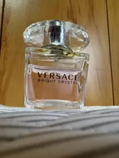 VERSACE BRIGHT CRYSTAL 50ml - メルカリ