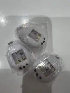 たまごっちシャカシャカチャームコレクション白一個499円