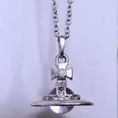 Vivienne Westwood オーブモチーフネックレス
