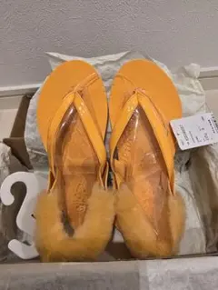 UGG イエローフラットサンダル 23cm