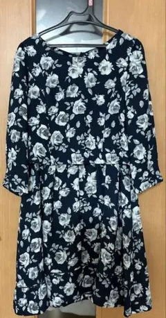 パターンフィオナ　春秋用ワンピース　ネイビー