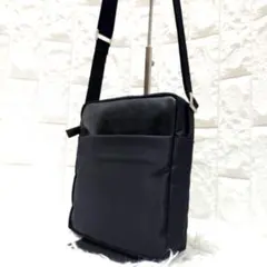 agnes b. アニエスベー ショルダーバッグ 黒 ナイロン×レザー 斜め掛けのサムネイル