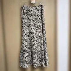 Discoat フレアロングスカート 黒い斑点模様