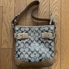 【COACH】シグネチャーショルダー（ブラウンベージュ）
