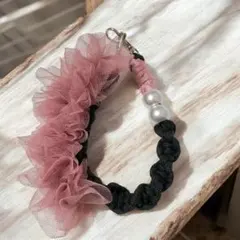 カラー変更可能　ピンクチュールとパールのハンドストラップ　スマホストラップ