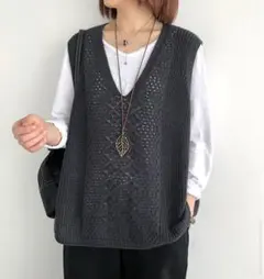 1611 ベスト　薄手ニットベスト ブラック 黒　体型カバー　フリーのサムネイル