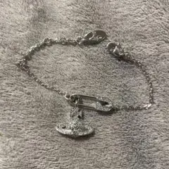Vivienne Westwood ブレスレット　安全ピンのサムネイル