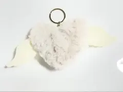 ハート型 羽付きキーホルダー　アイボリーベージュ