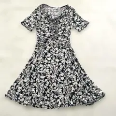 美品♡エジェリ　EGERIE 半袖　フレアワンピース　白黒　モノトーン　花柄のサムネイル