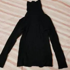 ブラックリブ編みタートルネックセーター