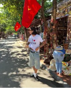 Item thumbnail for item 705d1c41-1a91-439d-9fe6-3fe92080c6b5