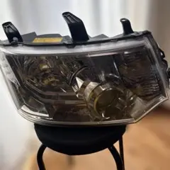 デリカD5 24V ヘッドライト 右側 自動車パーツのサムネイル