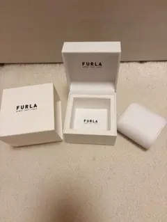 FURLA 時計ボックス ホワイトのサムネイル