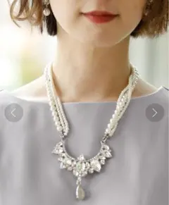 ネックレス　シルバータイプ　ビジュー