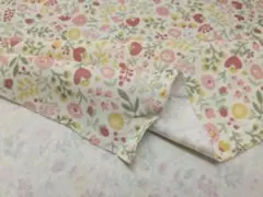 華やかな小花柄スムースニット　薄イエロー系　幅１４５ｃｍ× １００ｃｍ長