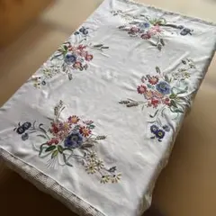 戸塚刺繍　華やかな花束柄テーブルクロス 戸塚刺繍 華やかな花束柄テーブルクロス - メルカリ