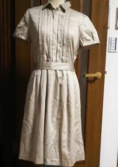 処分価格UNTITLED☆未使用品 光沢のある生地 ワンピース