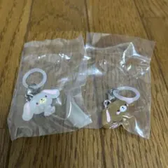 サンリオ　ゆるっとめじるしアクセサリー　しろうさ　くろうさ