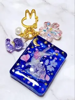 桜舞う夜空のうさぎさんカード シャカシャカシェイカー　 レジンキーホルダー