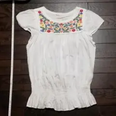 刺繍入りブラウス