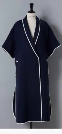 白 ノーカラージャケット