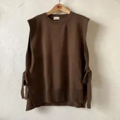 ツクルアンドリネン　ベスト コットン　サイドリボン付き　ブラウン