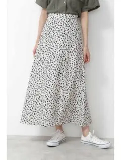 ナチュラルビューティーベーシック 花柄フレアロングスカート