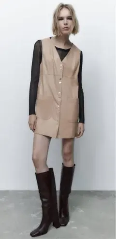 フェイクレザーミニジャンパースカート　ZARA ザラ　ジレ　ワンピース　ベージュ