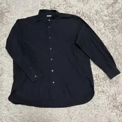 黒の長袖シャツ 左胸ポケット付き