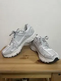 NIKE ZOOM VOMERO5（シルバー）24センチ Nike W Zoom Vomero 5 Photon Metallic Silver ナイキ シルバー (Nike
