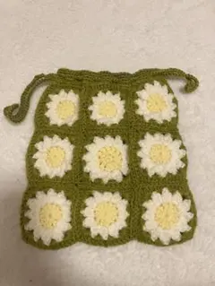 かぎ針編みの花柄巾着袋