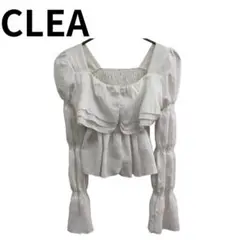 CLEA フリルペプラムブラウス ホワイト スクエアネック パフスリーブ